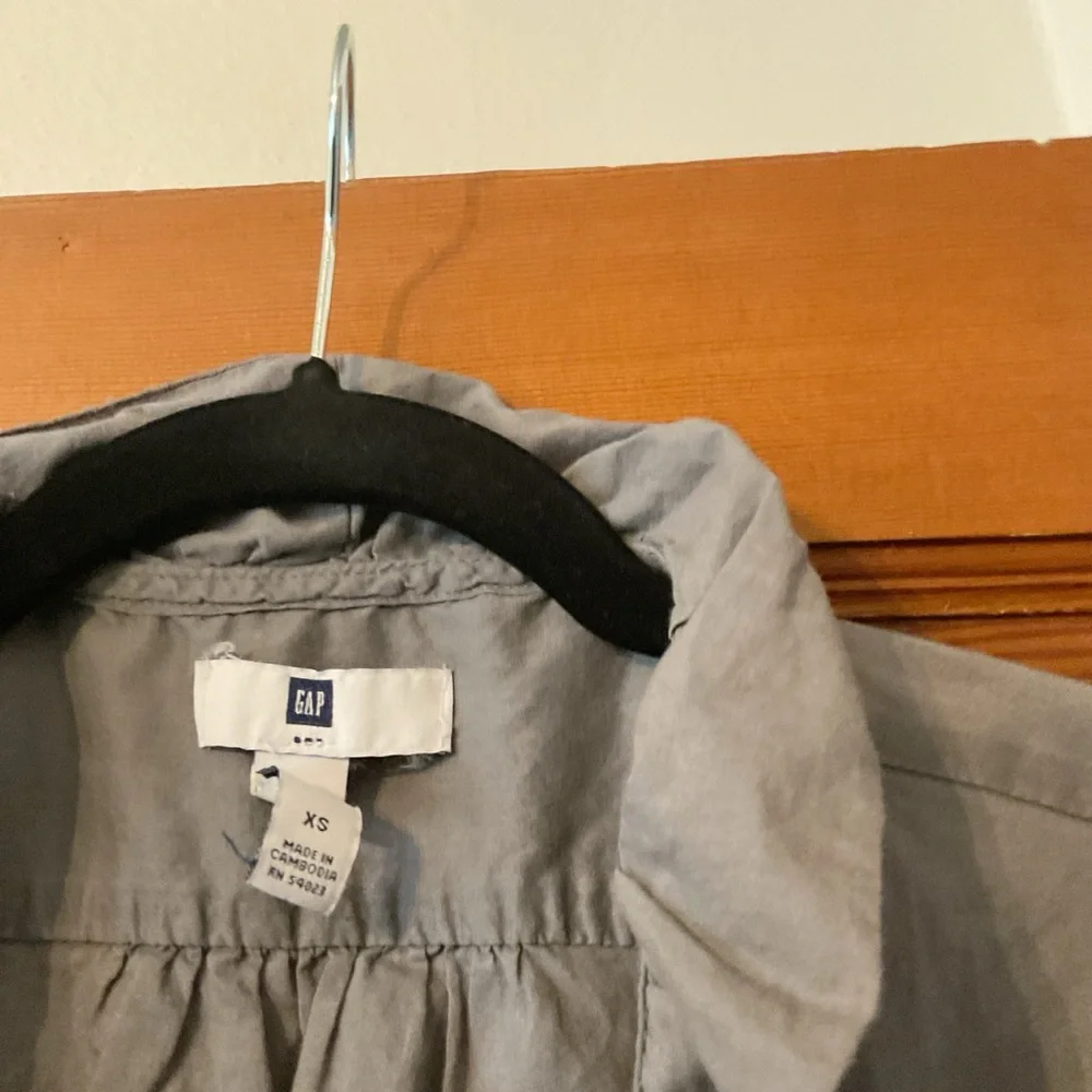 GAP Gray Ruffled Blouse - Picture 2 of 2